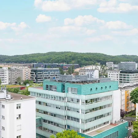 Bright Bema Near Centre By Renters * غدينيا